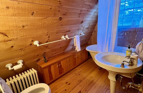 Bristol Ski Chalet | All-season mountain escape