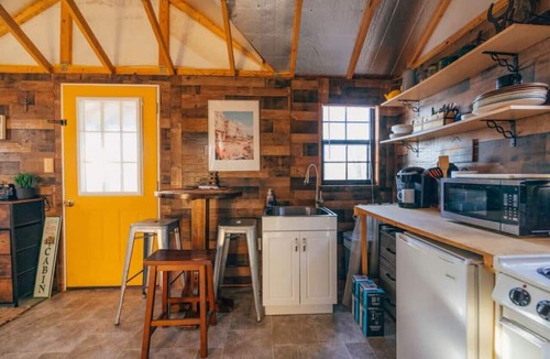 Holladay Cabin | Cozy Tiny Cabin Getaway w/ Views