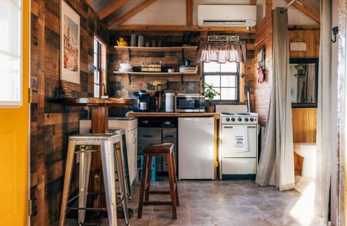 Holladay Cabin | Cozy Tiny Cabin Getaway w/ Views