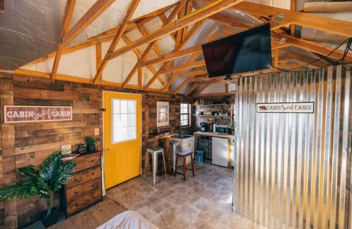 Holladay Cabin | Cozy Tiny Cabin Getaway w/ Views