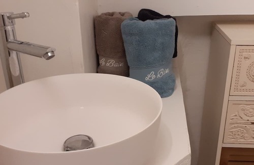 Mondalazac House | La Petite Maison Bleue du Grand Mas