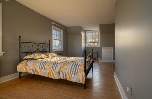 Niagara Falls Cottage | Waterfront Home surrounded by Nature & History; 7 mins away from waterfalls!