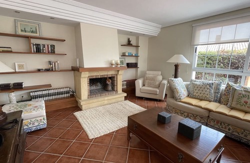 Coveta Fuma Ski Chalet | Villa 1 Minute from the Beach. 1 min from the Tram Stop, Car Not Necessary.