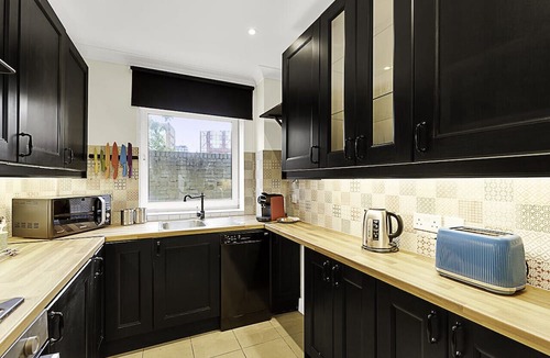 Abbey Apartment | Charming Centrally Located Wimbledon Flat