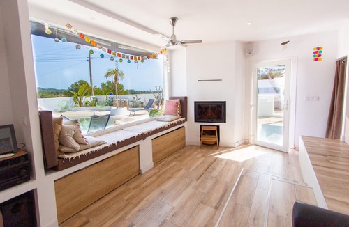El Castell de Montornes Villa | Tropical Oasis Costa Dorada with private pool