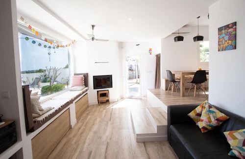 El Castell de Montornes Villa | Tropical Oasis Costa Dorada with private pool