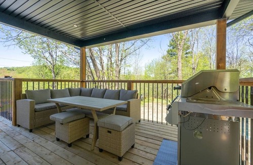 Stanstead Township House | Verdē-Magog-SPA-10 personnes-Accès au lac