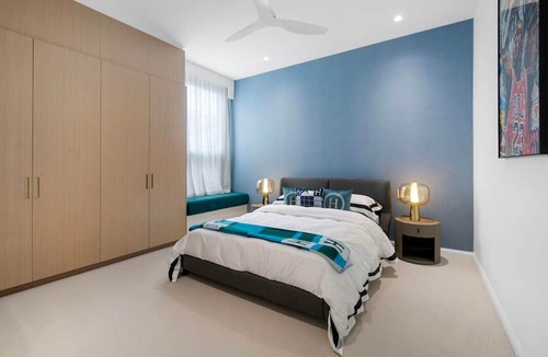 Mermaid Waters Villa | Architectural Masterpiece on Wide Water