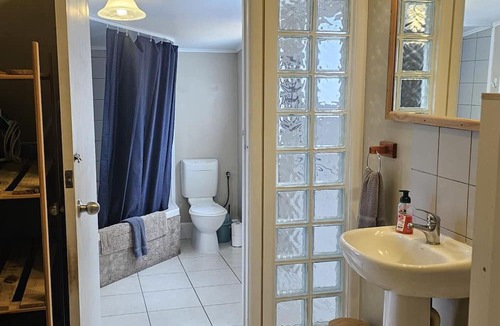 Holdens Bay House | Holden's Bay Hideaway MBT