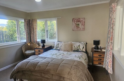 Holdens Bay House | Holden's Bay Hideaway MBT