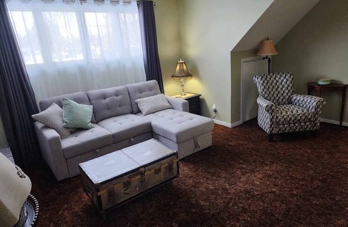 Tillsonburg Apartment | Generational Delight!!