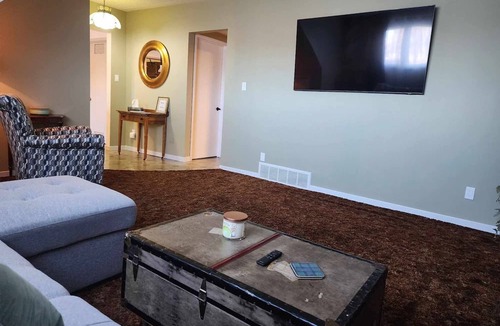 Tillsonburg Apartment | Generational Delight!!