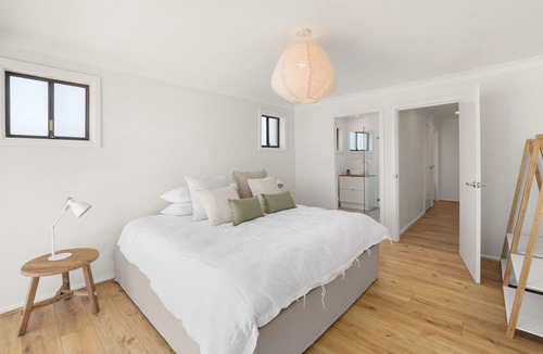 Curl Curl House | Sweeping Panoramic Views - Brand New Beach House