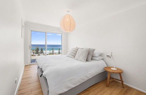 Curl Curl House | Sweeping Panoramic Views - Brand New Beach House
