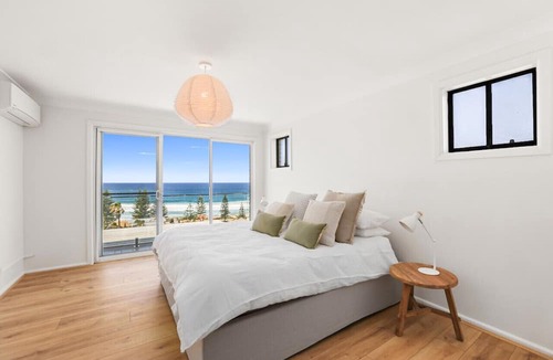 Curl Curl House | Sweeping Panoramic Views - Brand New Beach House