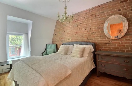 Little Burgundy House | 3 story victorian house with 2 private parkings