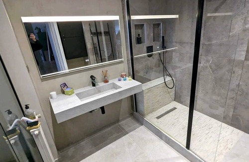 Asnieres-sur-Seine Apartment | Homerez - Nice apartement for 4 ppl. at Asnières-sur-Seine