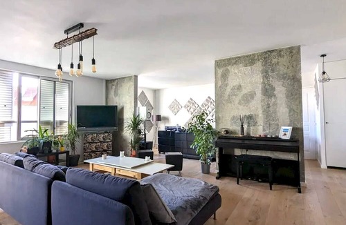 Asnieres-sur-Seine Apartment | Homerez - Nice apartement for 4 ppl. at Asnières-sur-Seine