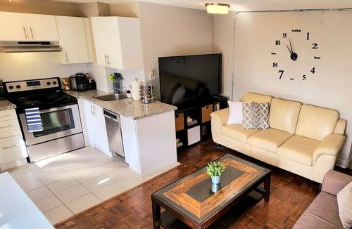 Toronto Apartment | Classy Industrial Venue ◈ Prime Location & Parking