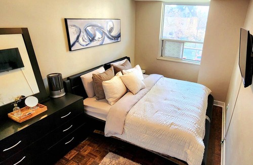 Toronto Apartment | Classy Industrial Venue ◈ Prime Location & Parking