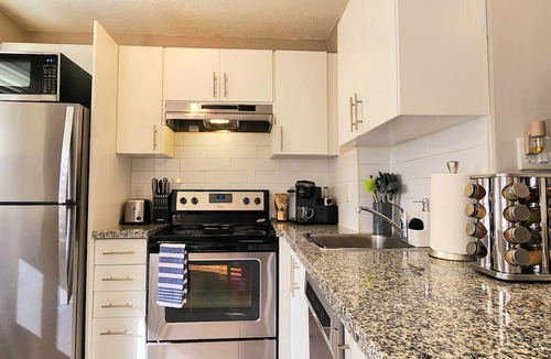 Toronto Apartment | Classy Industrial Venue ◈ Prime Location & Parking