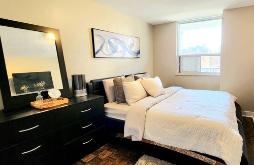 Toronto Apartment | Classy Industrial Venue ◈ Prime Location & Parking