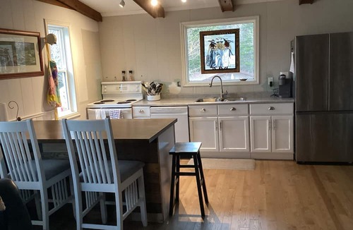 Broad Cove Cottage | Beautiful cottage on a quiet pond, less than an hour from St. John’s.