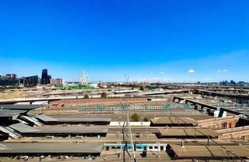 West Melbourne Apartment | 2B1B Cozy near Train Station + Free Parking!