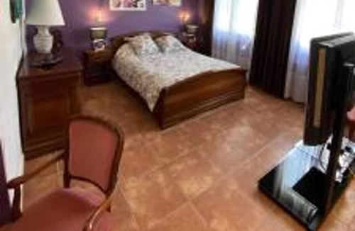 Perelada Villa | Homerez - Villa for 10 ppl. with swimming-pool, sauna and jacuzzi at Peralada