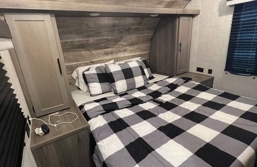 Bridgeview House | 2022 New Luxury Modern Trailer/RV BnB