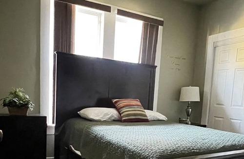 Five Points House | Beautiful southern home - heart of San Antonio - close to downtown and bus line