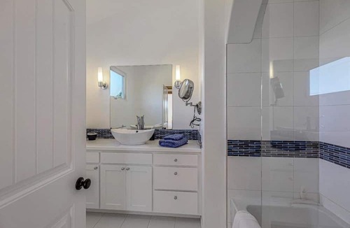 Soquel House | Serene home away from home.