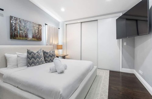 Beverly Glen House | ৎ୭ Lux Romantic Vintage in Bel Air ৎ୭ Jacuzzi & More.