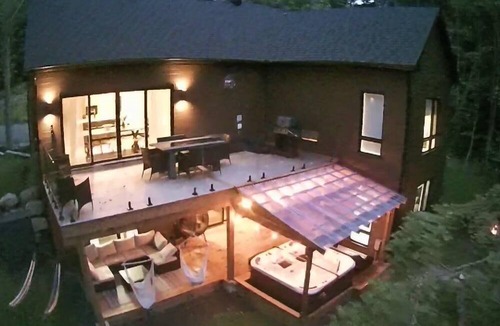 Pine Hill Ski Chalet | 16 people, dome sauna, lake n river access, spa