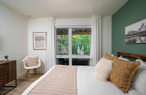 Pine Hill Ski Chalet | 16 people, dome sauna, lake n river access, spa