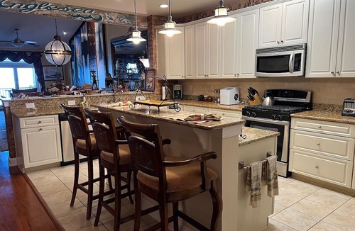 Anglesea Condo | 4 bedroom 3 bath condo