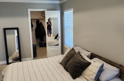 Hewitt House | Spacious 4 bedroom 3 baths