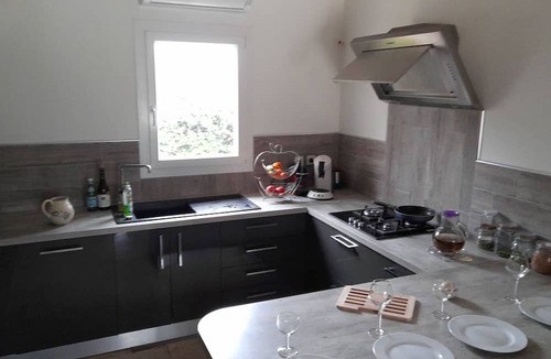 Salavas House | Holiday Home 'Villa L'opaline' with Mountain View, Wi-Fi and Air Conditioning