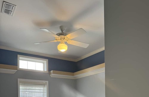 Orange Park House | Explorer Queen Room on Doctors Lake