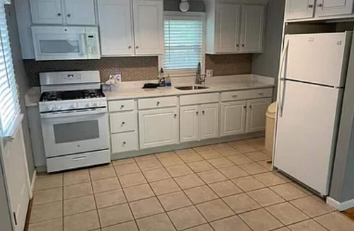 West Yarmouth House | Cozy Yarmouth Cottage