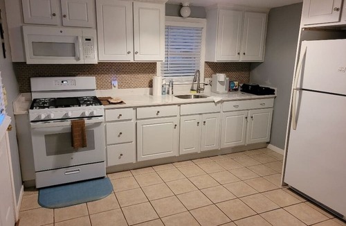 West Yarmouth House | Cozy Yarmouth Cottage