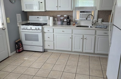 West Yarmouth House | Cozy Yarmouth Cottage