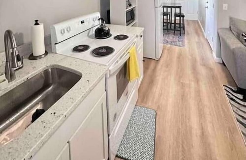 Webster Square Apartment | New Modern Studio