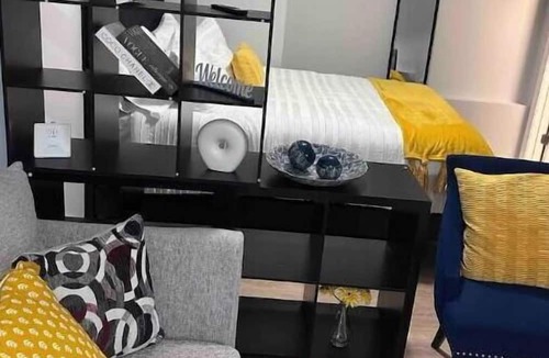 Webster Square Apartment | New Modern Studio