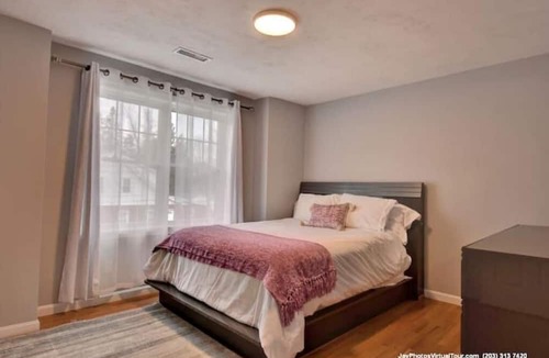 Webster Square House | Spacious House with Master Bedroom
