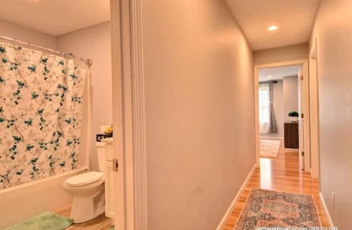 Webster Square House | Spacious House with Master Bedroom