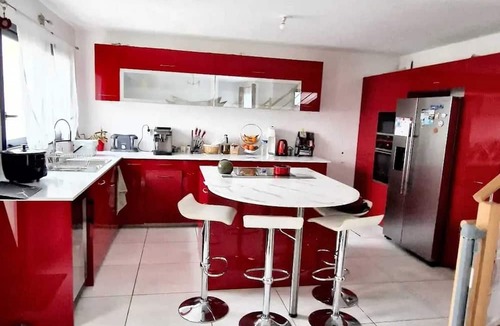 Clamart House | Homerez - Charming House in Clamart with Garden and Jacuzzi