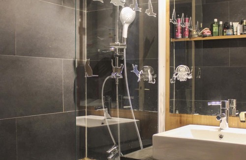 Flandres Apartment | Large studio with balcony