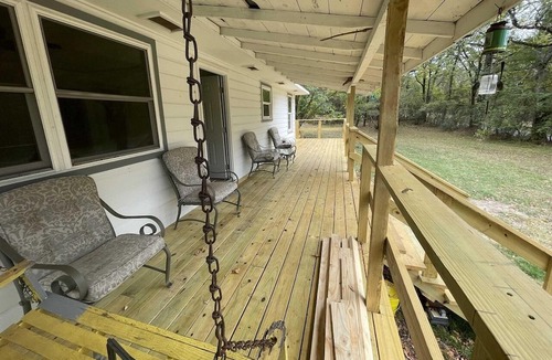 Bismarck House | 3 bed 1 bath house on 1 acre in the path of totality for the 2024 Eclipse