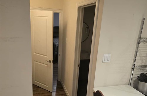 Newmarket Apartment | King Size Bed , Minutes away from everything!